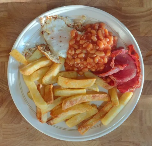 Bacon, eggs, beans and chips