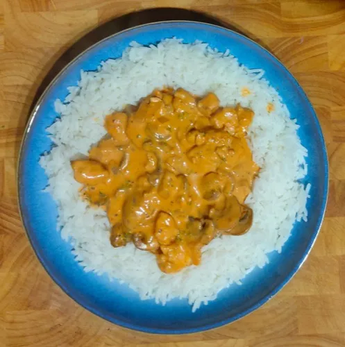 Creamy Chicken, Bacon and Mushroom Stroganoff