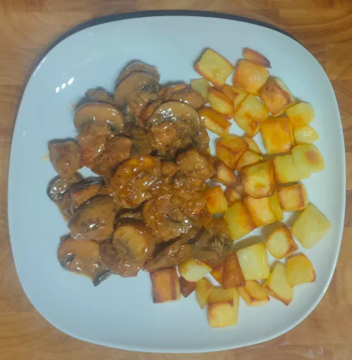 Pork with cream and mushrooms