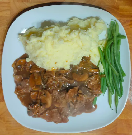 Steak in gravy with mash