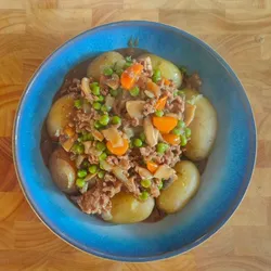 Savoury mince with new potatoes