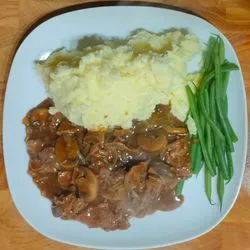 Steak in gravy with mash